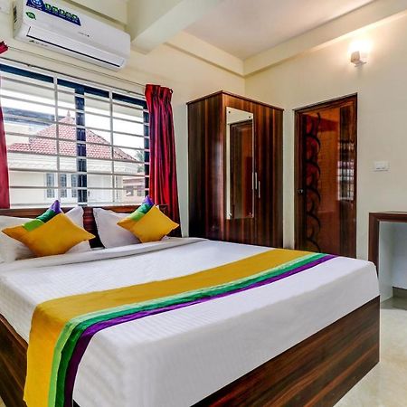Itsy Hotels Rain Tulsi Stayz, Palarivattom Junction Kochi Exteriör bild
