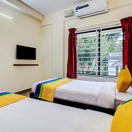 Itsy Hotels Rain Tulsi Stayz, Palarivattom Junction Kochi Exteriör bild