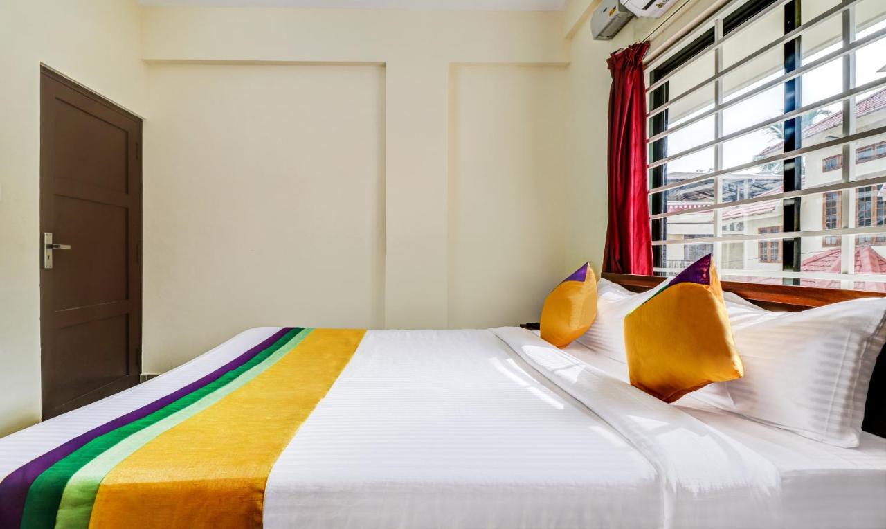 Itsy Hotels Rain Tulsi Stayz, Palarivattom Junction Kochi Exteriör bild