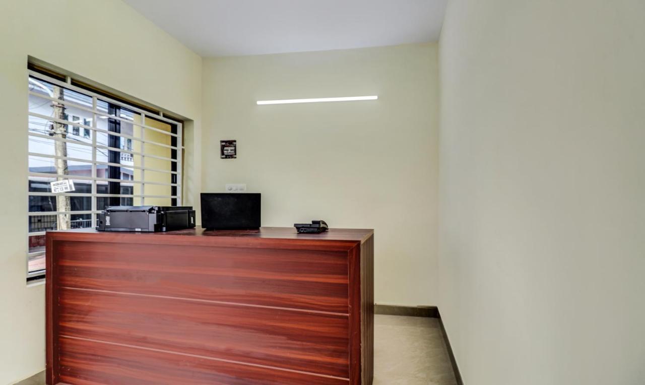 Itsy Hotels Rain Tulsi Stayz, Palarivattom Junction Kochi Exteriör bild