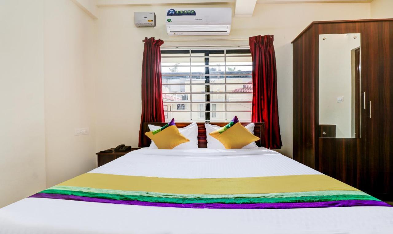 Itsy Hotels Rain Tulsi Stayz, Palarivattom Junction Kochi Exteriör bild