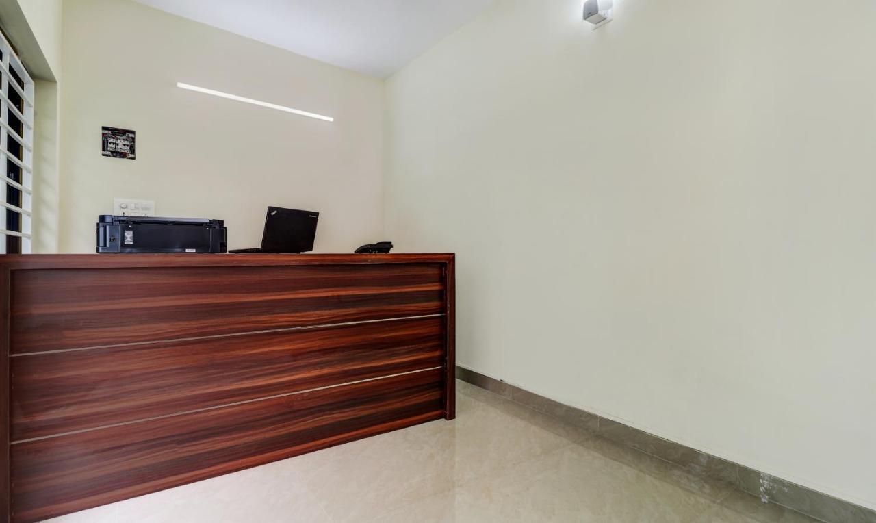 Itsy Hotels Rain Tulsi Stayz, Palarivattom Junction Kochi Exteriör bild