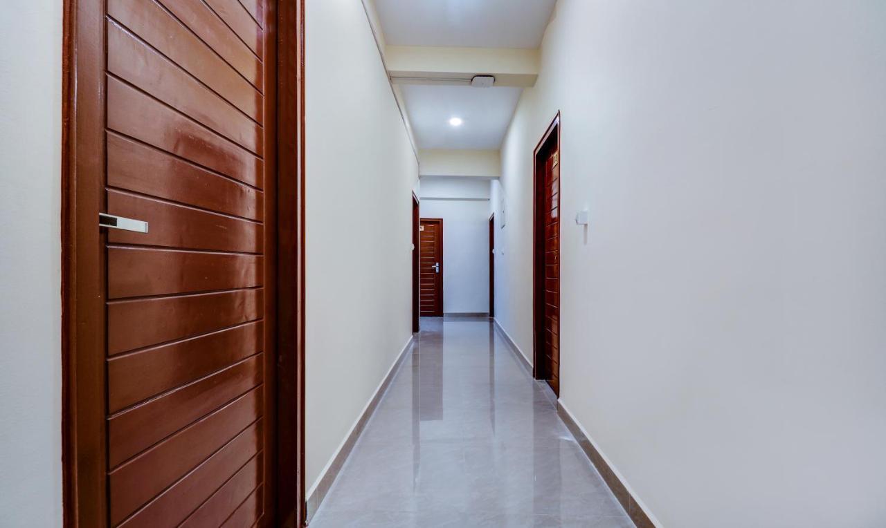 Itsy Hotels Rain Tulsi Stayz, Palarivattom Junction Kochi Exteriör bild