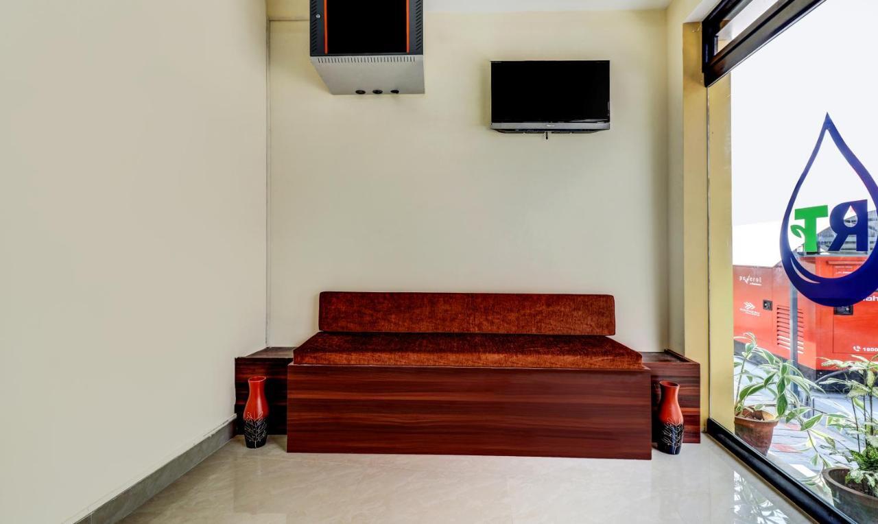 Itsy Hotels Rain Tulsi Stayz, Palarivattom Junction Kochi Exteriör bild