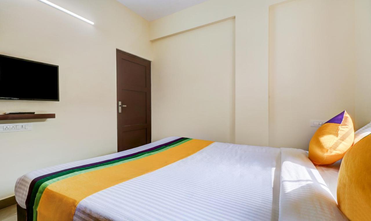 Itsy Hotels Rain Tulsi Stayz, Palarivattom Junction Kochi Exteriör bild